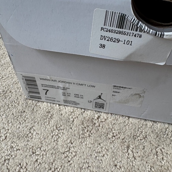 Air Jordan 11 CMFT Low - White/Cement Grey - Picture 9 of 9